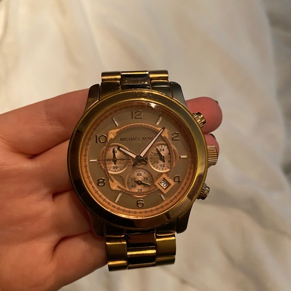 MICHAEL KORS ROSE GOLD WATCH - Picture 2 of 3